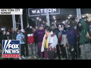 Read more about the article Dozens of migrants refuse to leave NYC hotel