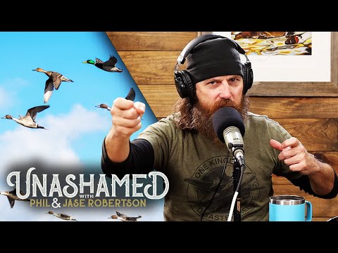 You are currently viewing Phil & Jase’s Epic Hunt Leaves Jase Giggling like a Kid & Why He Once Slayed “Sacred Cows!” | Ep 623