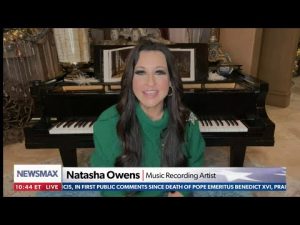 Read more about the article Natasha Owens: “I’m very proud to be an American” | NEWSMAX New Year’s Eve