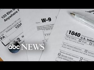 Read more about the article The IRS suggests waiting to file your tax returns