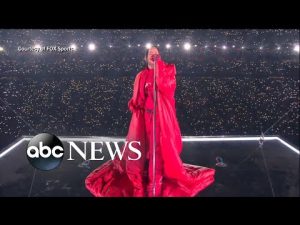Read more about the article Rihanna reveals pregnancy during high-flying Super Bowl halftime performance l GMA