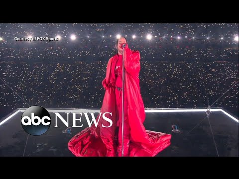 You are currently viewing Rihanna reveals pregnancy during high-flying Super Bowl halftime performance l GMA