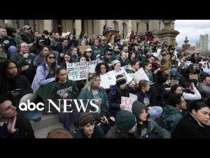 Read more about the article Michigan State students mourn classmates killed in mass shooting