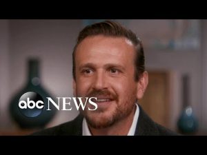 Read more about the article Jason Segel, Brett Goldstein talk about ‘shrinking’ for new show