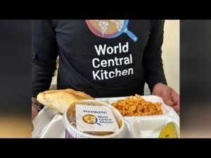 Read more about the article World Central Kitchen founder helps craft meals for earthquake survivors | ABCNL