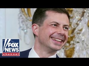 Read more about the article Pete Buttigieg raises eyebrows after bizarre reaction with reporter