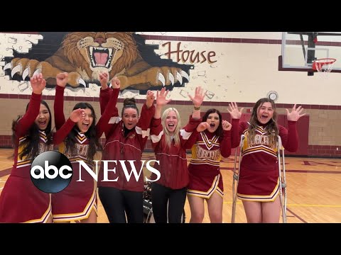 You are currently viewing Deaf cheerleaders wow crowds at championship