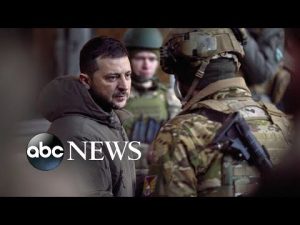 Read more about the article Zelenskyy: How Ukraine’s comedian-turned-president became the nation’s wartime hero | ABC News