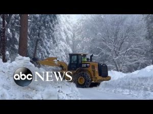 Read more about the article Winter storm slams West Coast l GMA