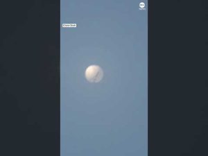 Read more about the article Videos show a suspected Chinese spy balloon, according to U.S. officials, over Billings, Montana.