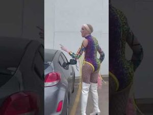 Read more about the article Alex Stein CONFRONTS Drag Queen Who EXPLOITS Little Children #shorts