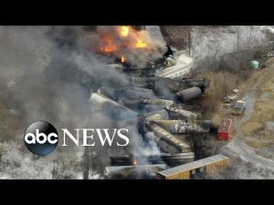 Read more about the article Train derails, sparks fire in Ohio | WNT