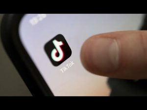 Read more about the article Biden threatens to ban TikTok in the US