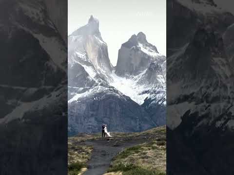 You are currently viewing Couple poses for wedding photos at ‘end of the world’ | ABC News