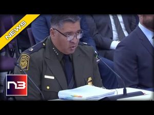 Read more about the article Brave Border Patrol Chief DEFIES Biden – Admits the TRUTH about Building a Border Wall