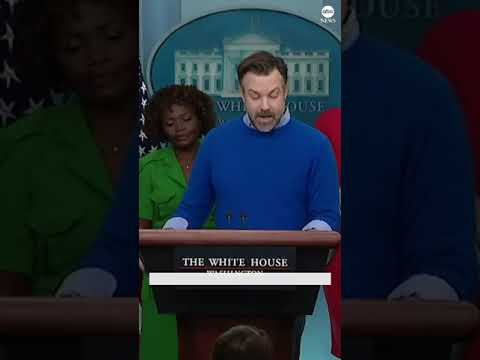 You are currently viewing Jason Sudeikis, cast of “Ted Lasso,” visit White House to discuss importance of mental health.