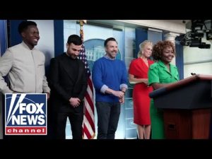 Read more about the article ‘TONE DEAF’: ‘Ted Lasso’ cast visits White House amid crises