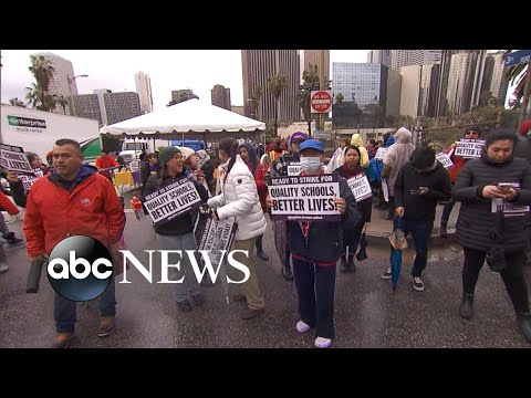 You are currently viewing School staff strike shuts down LA schools