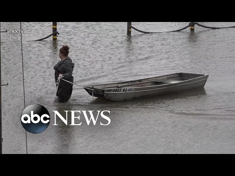 You are currently viewing Flooding rains, fierce winds and more snow pound West Coast l GMA