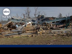 Read more about the article Mississippi town picks up the pieces after tornado levels town