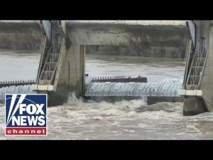 Read more about the article Crews working to free runaway barges carrying methanol in Ohio River