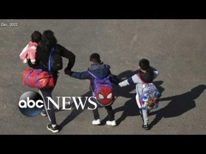 Read more about the article Biden weighs detaining migrant families