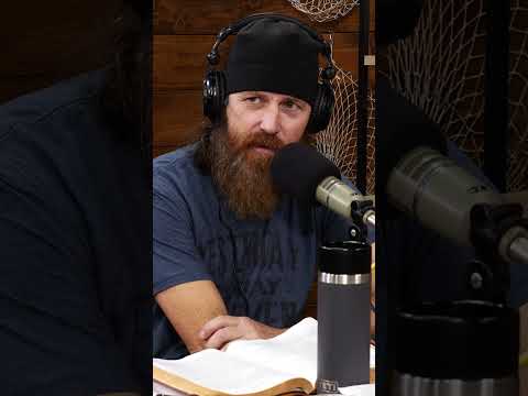 You are currently viewing Phil & Jase Robertson Are OK with Getting Older