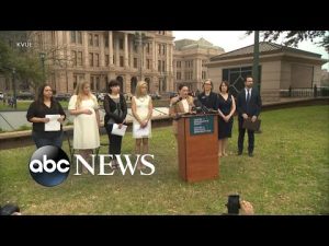 Read more about the article 5 women suing Texas over strict abortion laws l GMA