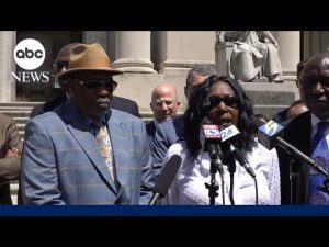 Read more about the article Tyre Nichols’ mother sues the city of Memphis, police for $500 million over his death