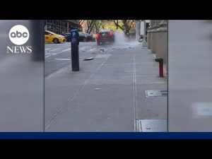 Read more about the article Car plows through midtown Manhattan outdoor restaurant l GMA