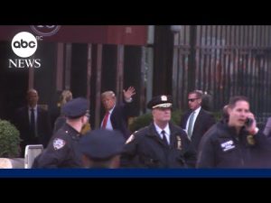 Read more about the article Trump arrives in NYC alongside family ahead of arraignment