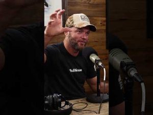 Read more about the article Uncle Si & Microphones Do NOT Get Along