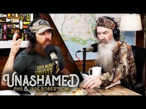 Read more about the article Phil Gives This Snack a Rare Thumbs-Up & Jase Left a Dollar Store Clerk Freaked OUT! | Ep 674