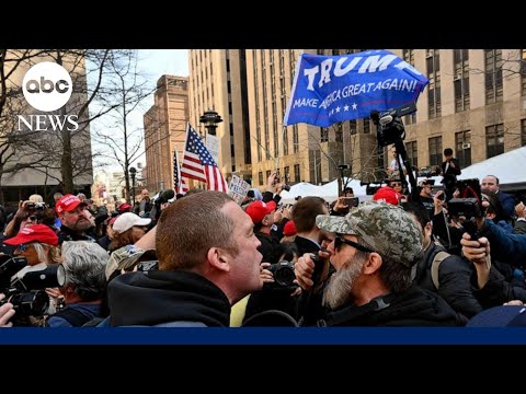 You are currently viewing Protesters gather outside Manhattan courthouse for Trump arraignment