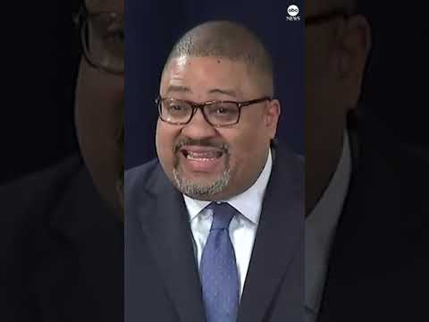 You are currently viewing Manhattan DA announces 34 felony counts brought against former Pres. Trump.