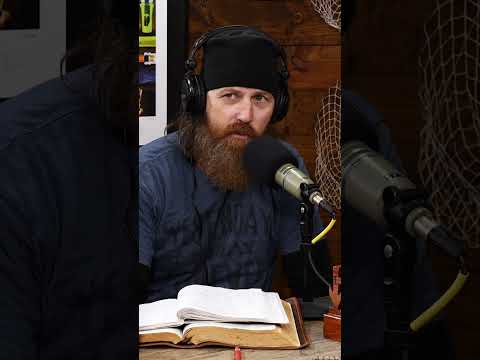 You are currently viewing Jase Robertson Knows Missy Wouldn’t Let Him Preach Longer Than 45 Minutes
