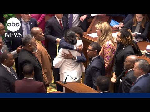 You are currently viewing Tennessee legislators expelled over gun control protest