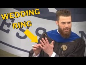 Read more about the article MUST SEE: Super Bowl Champion’s Amazing Speech Encouraging Marriage and Having Kids