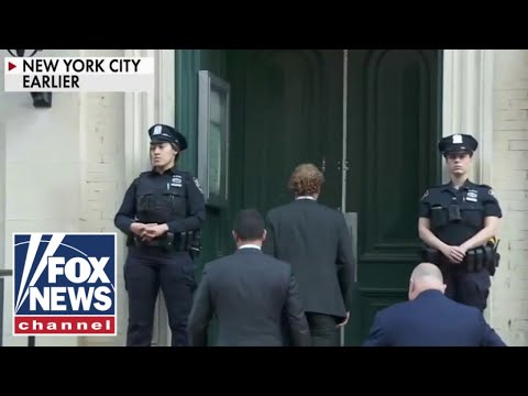 You are currently viewing Marine veteran surrenders in NYC to face charges