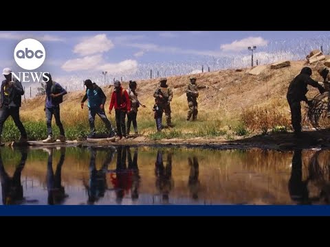 You are currently viewing Border crossings drop: White House officials