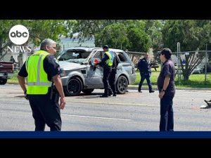 Read more about the article Horrific car crash kills 7 people