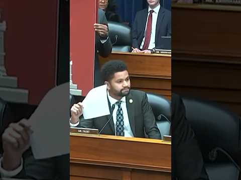 You are currently viewing Gen Z House Democrat drafts mock bill to remove Statue of Liberty