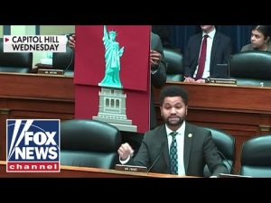 Read more about the article Democrat TORCHED after challenging GOP to remove Statue of Liberty