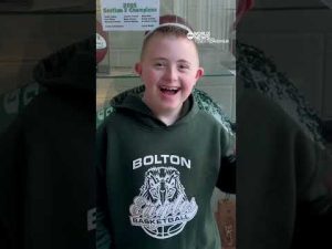 Read more about the article Youth basketball team makes extraordinary move for player with special needs