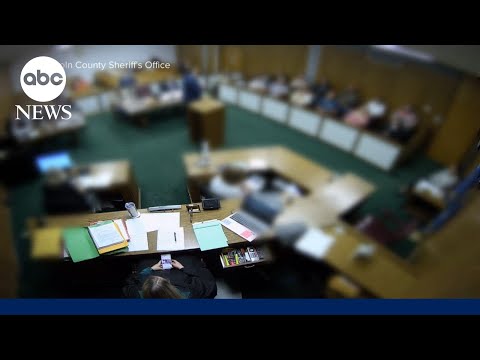 You are currently viewing Oklahoma judge steps down after sending 500+ texts during murder trial