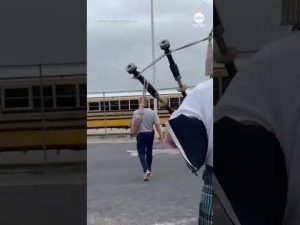 Read more about the article Illinois high school students hire bagpiper to follow principal in senior prank
