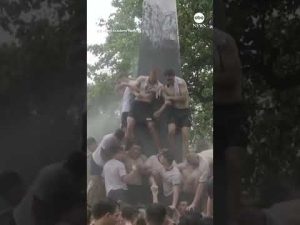 Read more about the article Naval plebes participate in annual Herndon Monument climb
