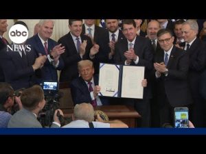 Read more about the article Trump signs 1st major federal cryptocurrency bill into law