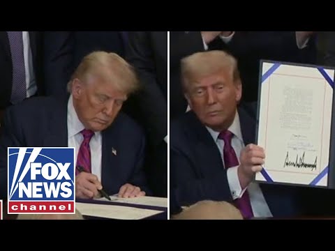 You are currently viewing ‘THIS IS NOT AN AUTOPEN’: Trump swipes at Biden while signing crypto bill
