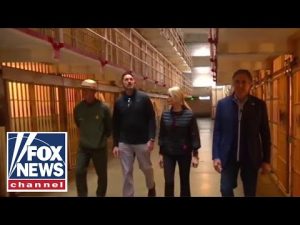 Read more about the article EXCLUSIVE: Fox tours Alcatraz with WH officials as Trump mulls reopening ‘infamous’ prison